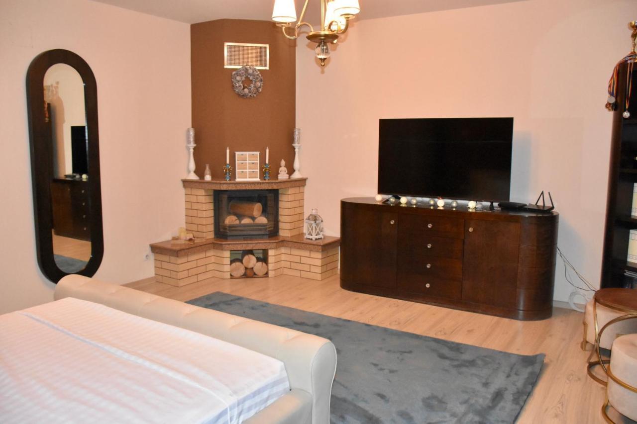 Janine Garden Hotel Brasov Luaran gambar