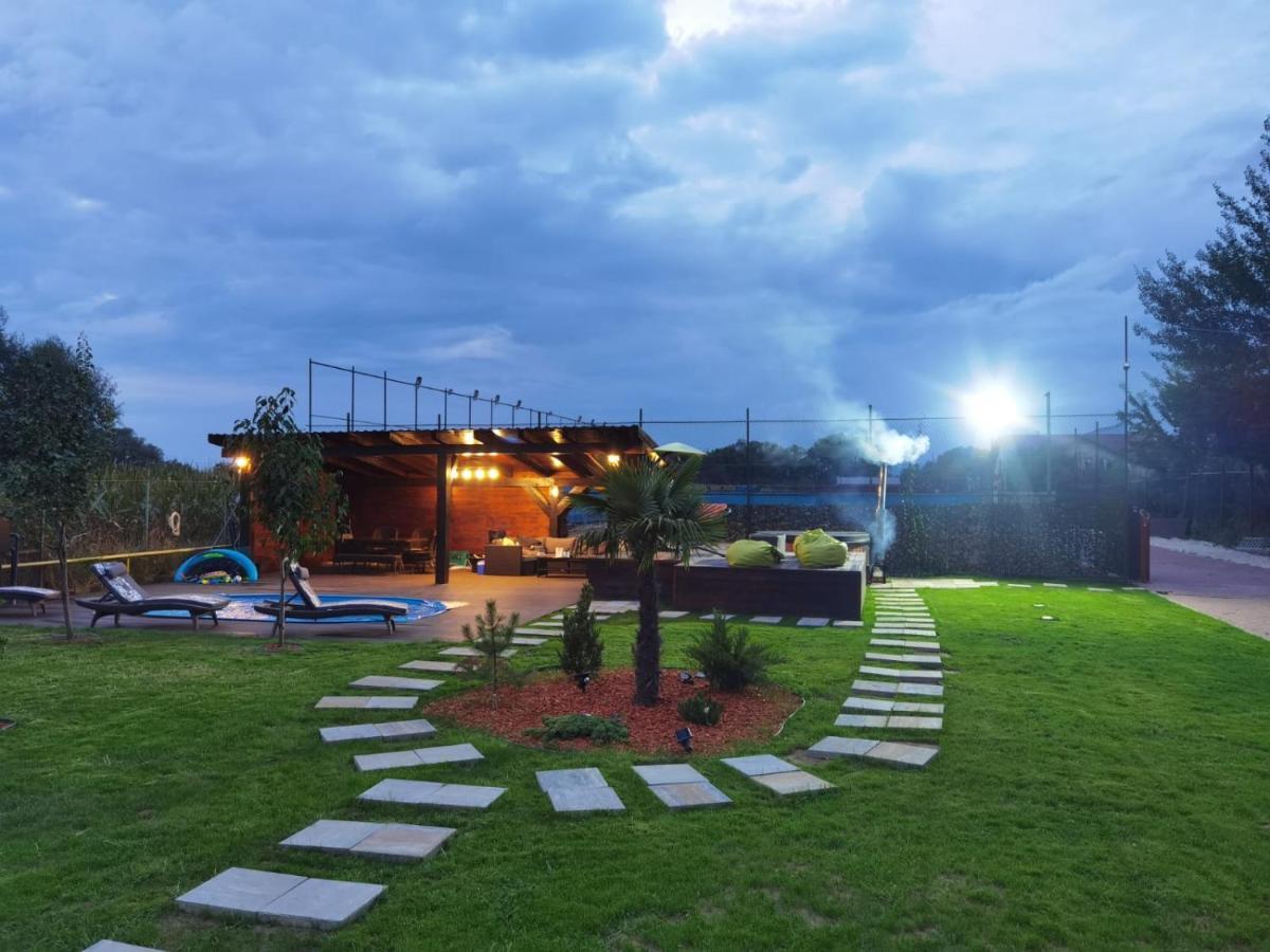 Janine Garden Hotel Brasov Luaran gambar