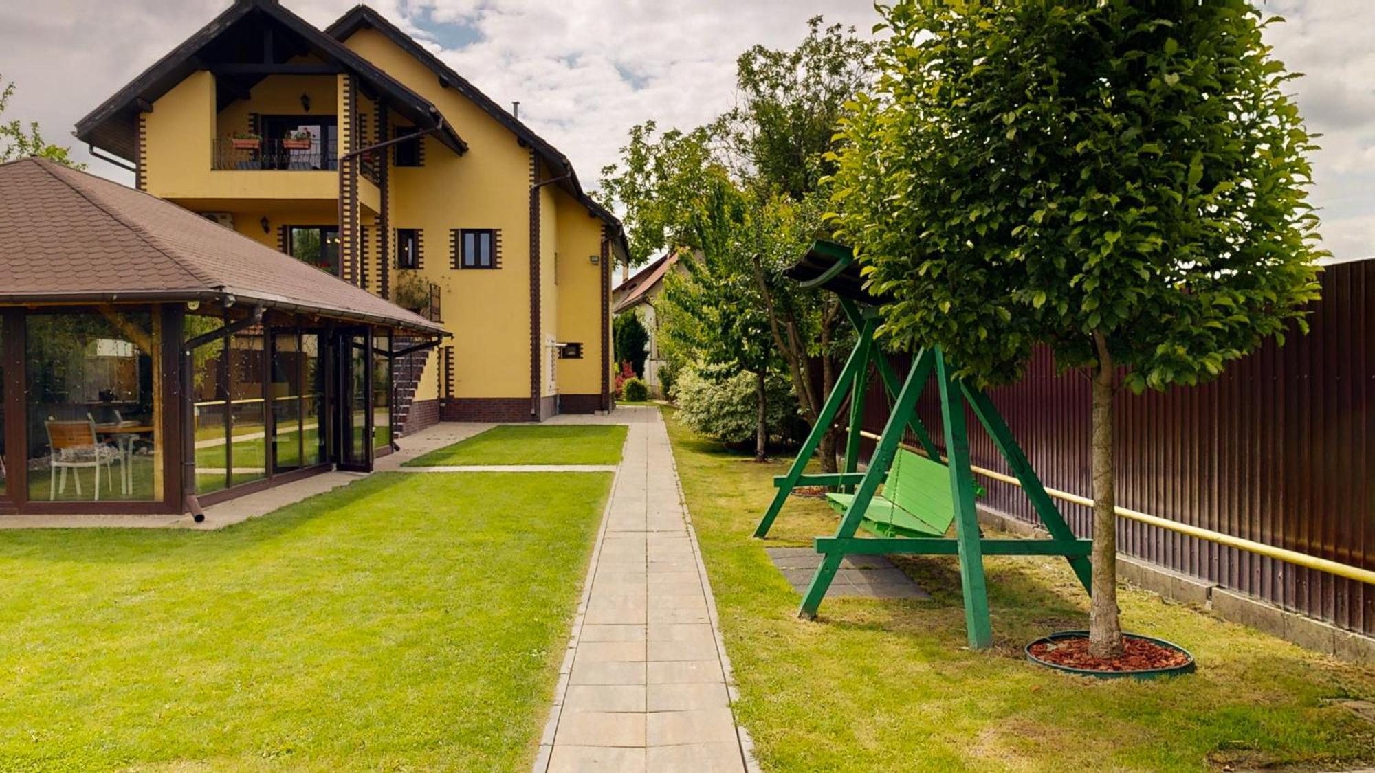 Janine Garden Hotel Brasov Luaran gambar