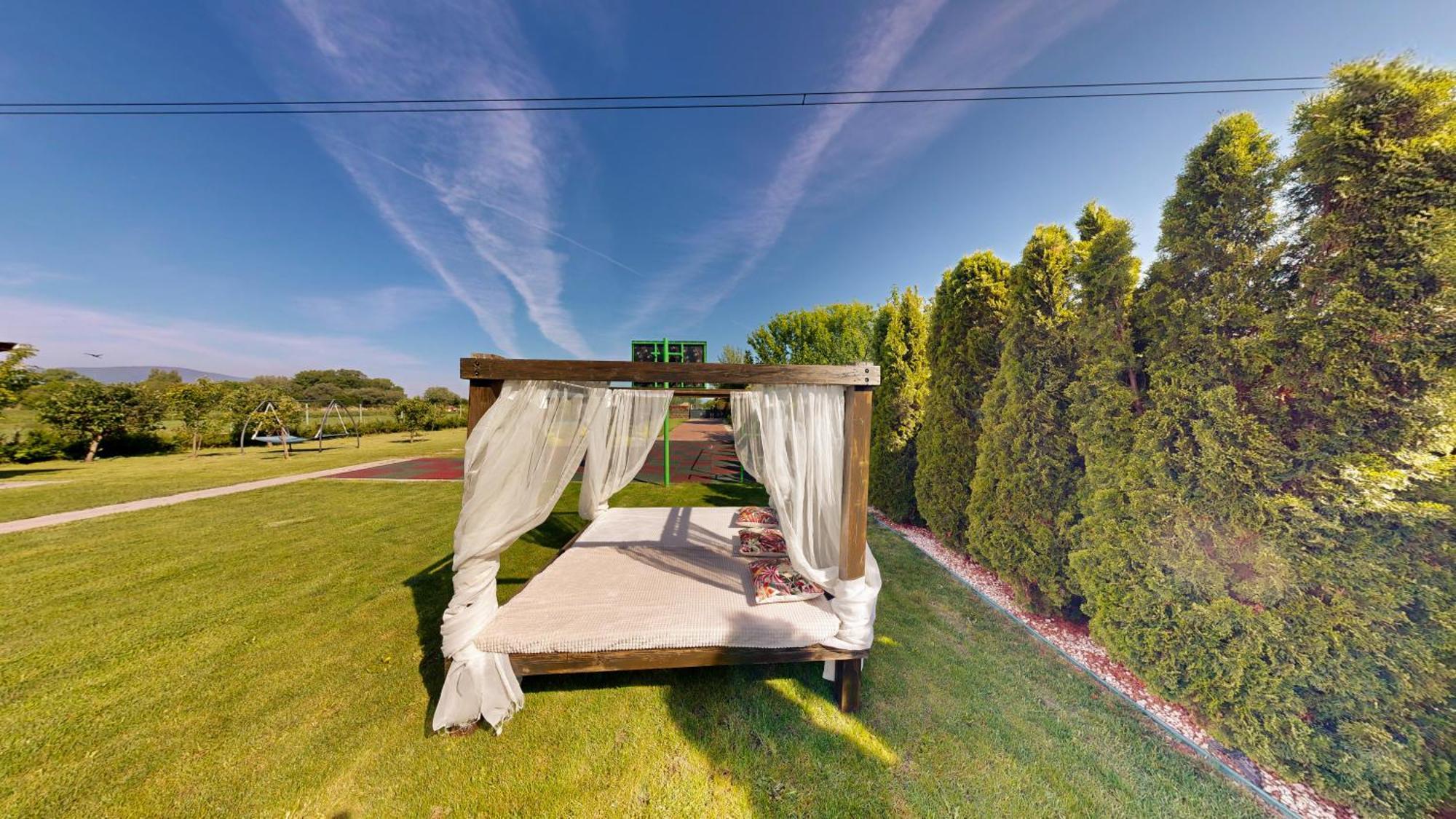 Janine Garden Hotel Brasov Luaran gambar